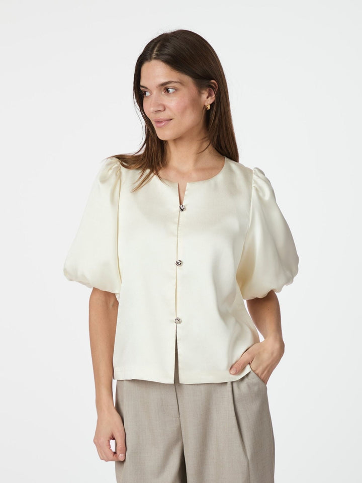 Aisa Satinblus
